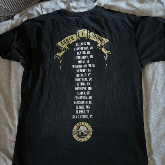 Guns n’ Roses: Not in This Lifetime Tour Shirt - Picture 3 of 3
